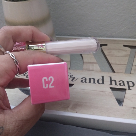 Jeffree Star MAGIC STAR Concealer - Picture 3 of 13